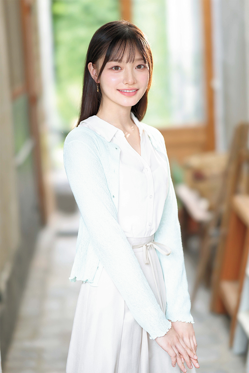 初体験が25歳で経験人数1人だけという超レアキャラな高身長スレンダー美女・田村香奈さん。長年ずっと使っていなかったアソコは、なんとデカチン男優のハードピストンも大丈夫な鉄マンだった!