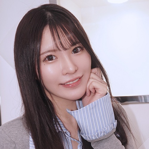 アイドルとして大活躍するはずがコロナ禍でイベントが全滅し、芽が出る前に引退してしまった白石透羽ちゃん。人生で一度でイイから「売れた! 」を味わってみたくてAVデビューしちゃいました!